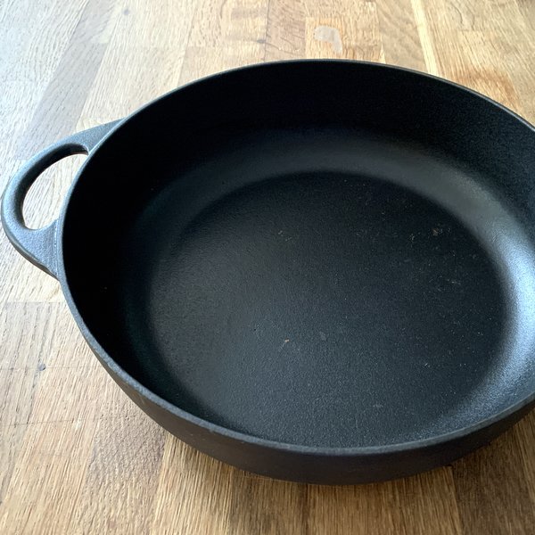 Cast iron deep sided frying pan, great for stove to oven recipes and for pan pizza .. haha