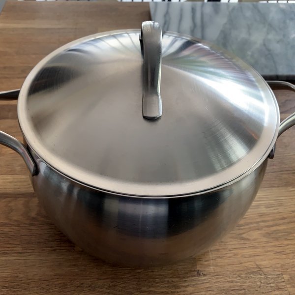 6 litre pasta pot, versatile pot for cooking stocks, pasta, soups etc.