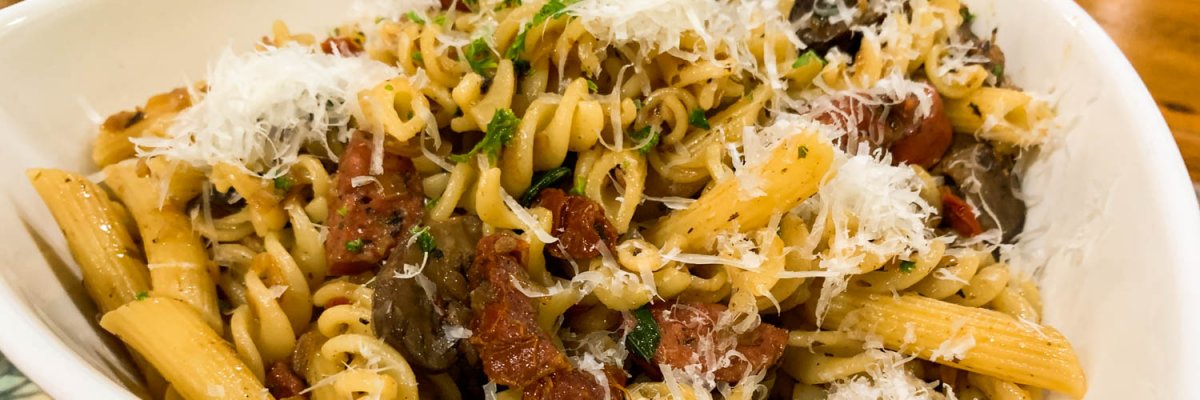 Super Tasty Chorizo, Sundried Tomato & Mushroom Pasta - Cooking with Rich