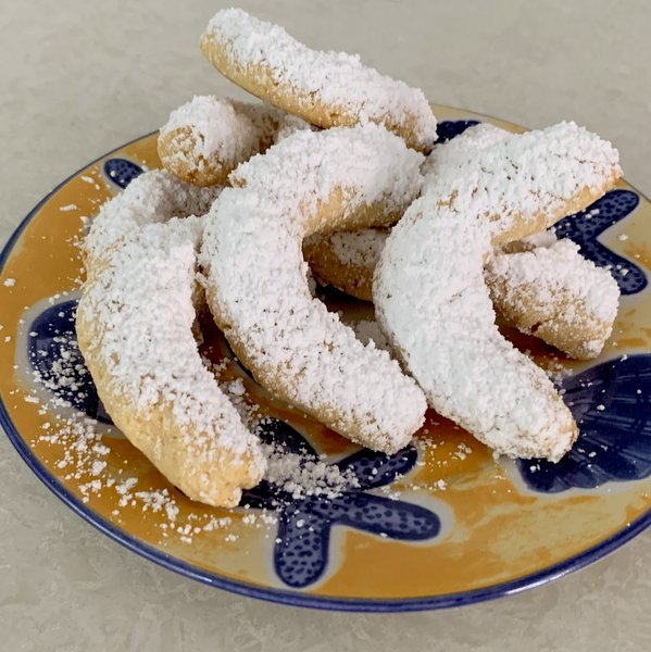 Vanilla Crescent Biscuits, (Czech Vanilkove Rohlicky) - Cooking with Rich